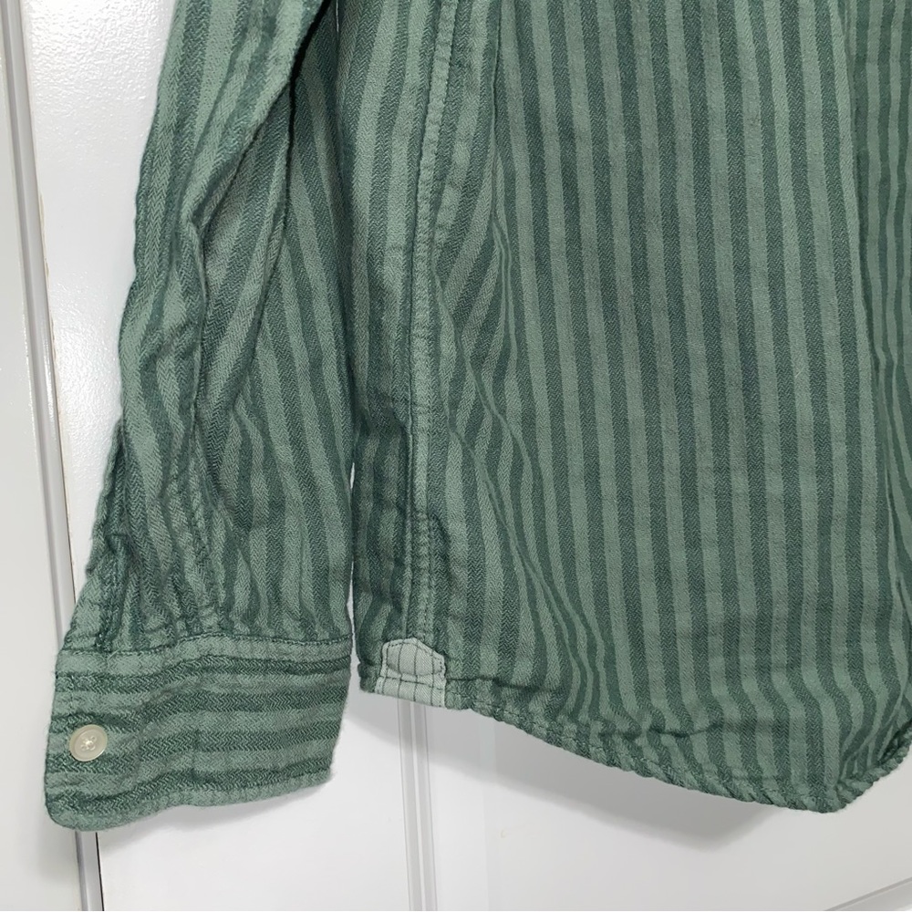 Free Assembly Button Up - Picture 4 of 5